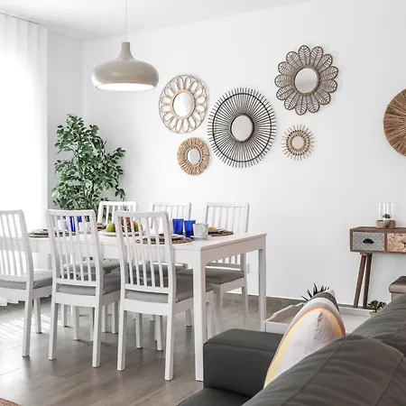 Surf & Beach House *